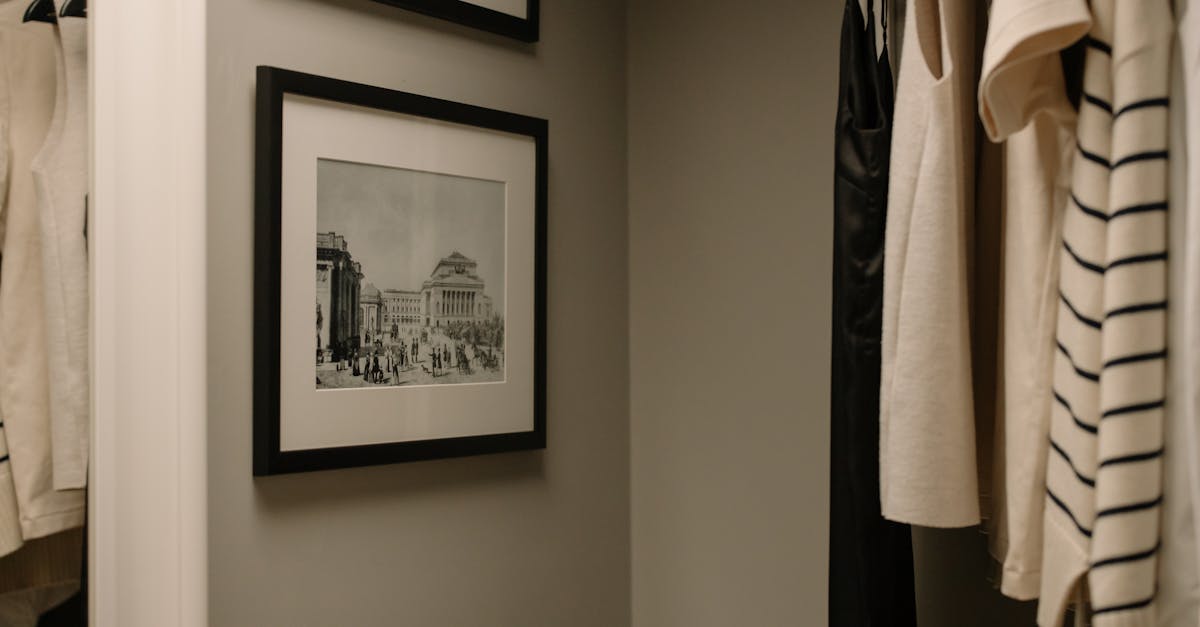 How to Create a Gallery Wall with Personal Touches  